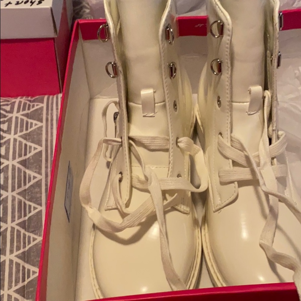 Army luggage boots